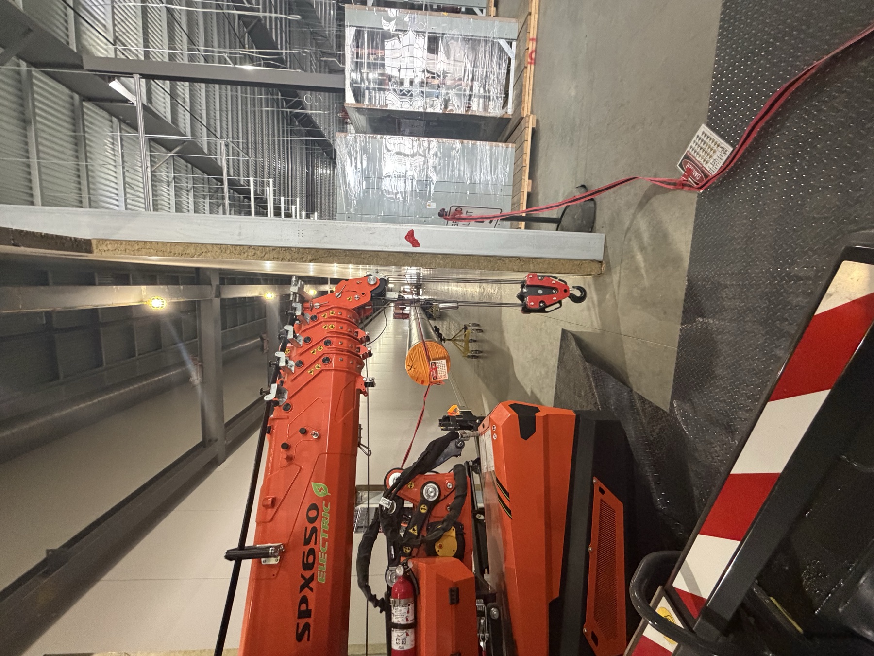 Jekko SPX650 Electric mini crane on data center jobsite